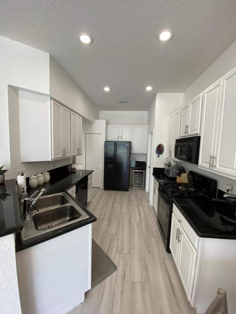 325 Berenger Walk, Royal Palm Beach FL - photo 13 of 43