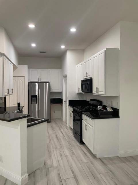 325 Berenger Walk, Royal Palm Beach FL - photo 14 of 43