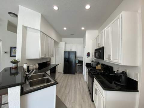 325 Berenger Walk, Royal Palm Beach FL - photo 15 of 43