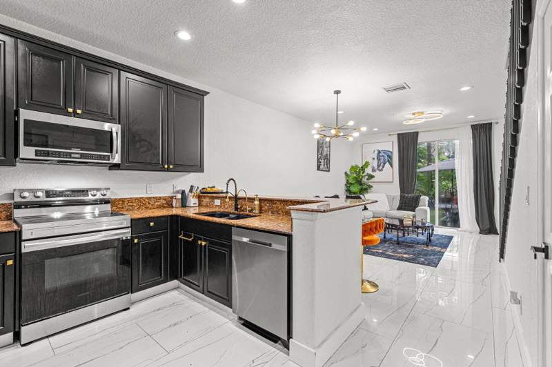3 bedroom Townhouse at 3606 NW 13th Street, Georgetown, Lauderhill — photo 4