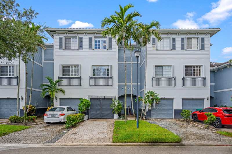 3 bedroom Townhouse at 3606 NW 13th Street, Georgetown, Lauderhill — photo 1