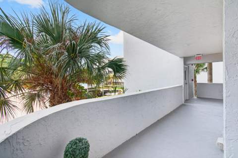 8200 Lakeshore Drive #2010, Hypoluxo FL - photo 18 of 70