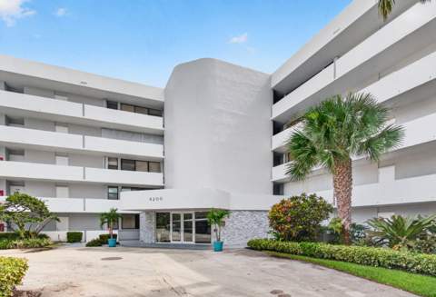 8200 Lakeshore Drive #2010, Hypoluxo FL - photo 6 of 70