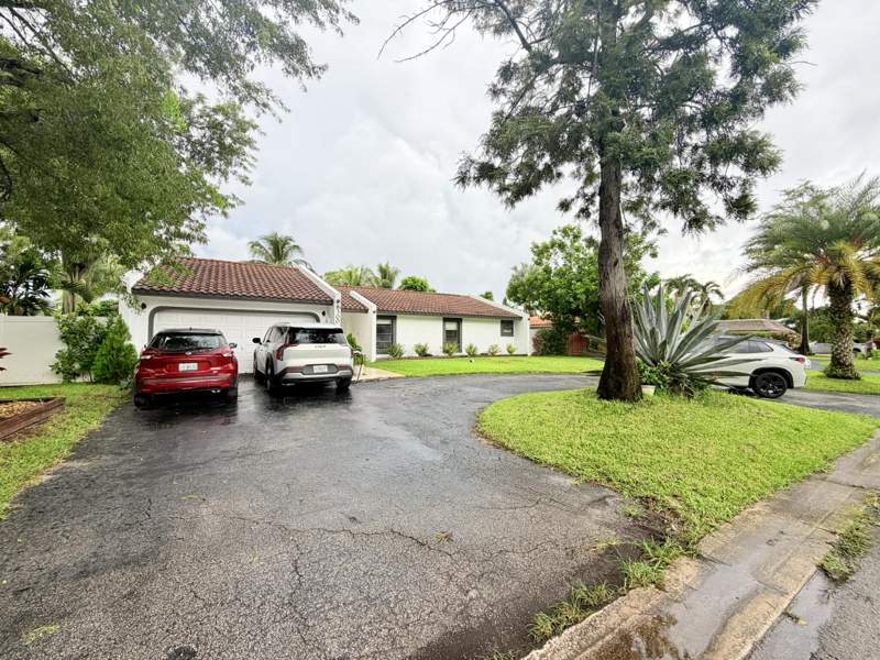 4 bedroom Single Family Residence at 8300 NW 14th Court, Countrywood Estates, Coral Springs — photo 3