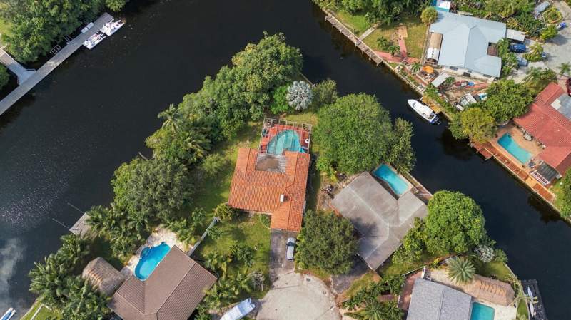 4 bedroom Single Family Residence at 460 SW 18th Court, Boulevard Park Isles Sec 4, Pompano Beach — photo 3