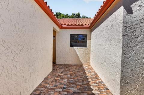 126 Centennial Court, Deerfield Beach FL - photo 11 of 43