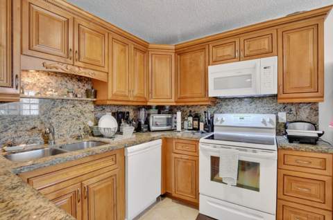126 Centennial Court, Deerfield Beach FL - photo 20 of 43