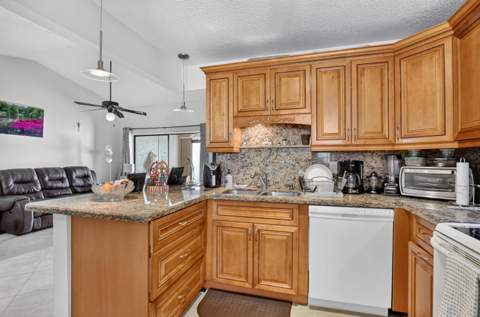 126 Centennial Court, Deerfield Beach FL - photo 21 of 43