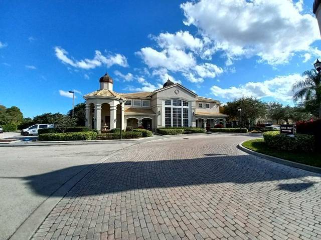 128 SW PEACOCK Boulevard #15-206