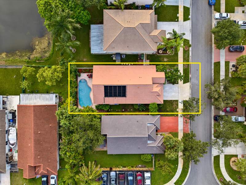 4 bedroom Single Family Residence at 20310 SW 3rd Street, Crystal Pointe, Pembroke Pines — photo 2