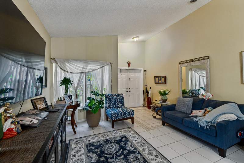 4 bedroom Single Family Residence at 20310 SW 3rd Street, Crystal Pointe, Pembroke Pines — photo 5