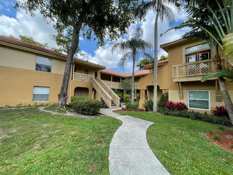 1 bedroom Condominium at 4783 Via Palm Lakes #104, Palm Lake Condo, West Palm Beach — photo 2