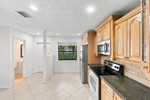 4153 Coral Springs Drive, Coral Springs FL - photo 7 of 39