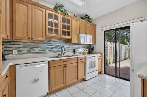 6181 Country Fair Circle, Boynton Beach FL - photo 9 of 57