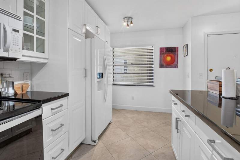 2 bedroom Condominium at 23344 Carolwood Lane #505, Pines Of Boca Barwood Condo, Boca Raton — photo 4