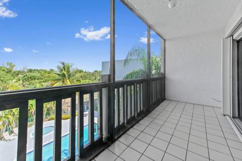 1021 Mockingbird Lane #415, Plantation FL - photo 23 of 34