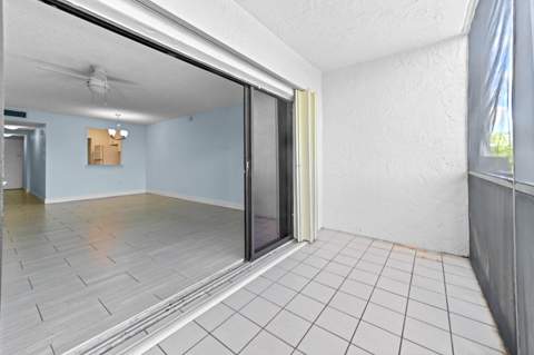 1021 Mockingbird Lane #415, Plantation FL - photo 24 of 34