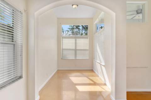 6929 Finamore Circle, Lake Worth FL - photo 10 of 38