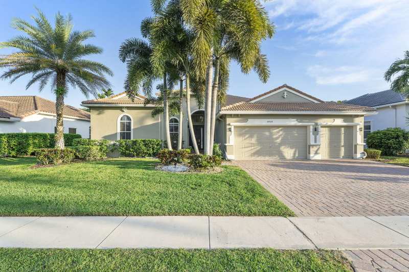 5 bedroom Single Family Residence at 6929 Finamore Circle, Journeys End 1, Lake Worth — photo 1