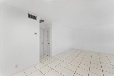 2050 NE 39th Street #E307, Lighthouse Point FL - photo 6 of 29
