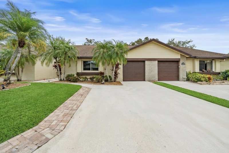 3 bedroom Townhouse at 137 Meander Circle, Village Walk, Royal Palm Beach — photo 1