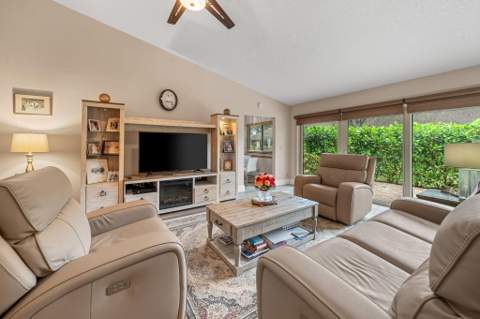 137 Meander Circle, Royal Palm Beach FL - photo 12 of 30