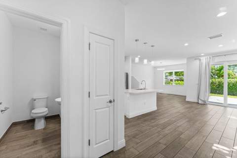 562 Parsons Way, Deerfield Beach FL - photo 7 of 40