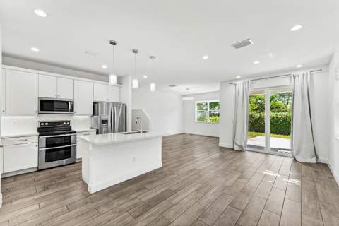 562 Parsons Way, Deerfield Beach FL - photo 9 of 40