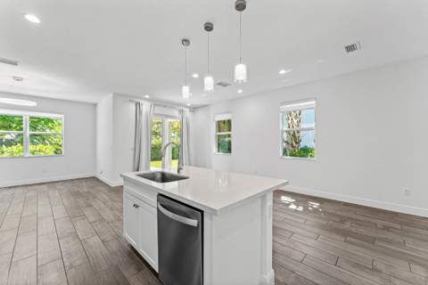 562 Parsons Way, Deerfield Beach FL - photo 11 of 40