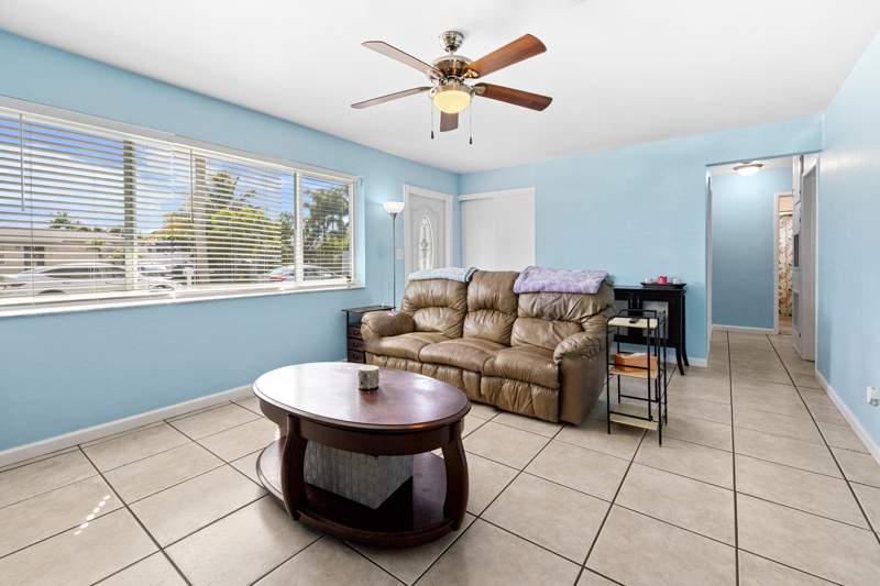 3 bedroom Single Family Residence at 2349 Par Road, Golfview Heights 8, West Palm Beach — photo 4