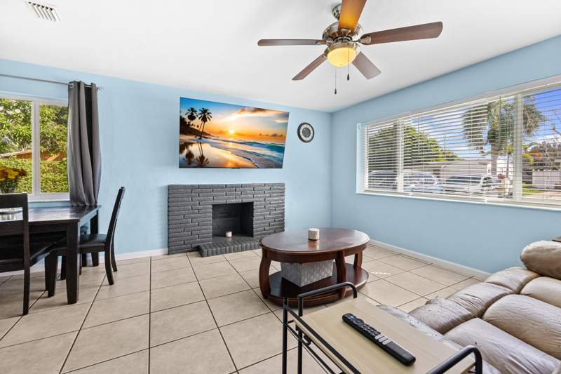 3 bedroom Single Family Residence at 2349 Par Road, Golfview Heights 8, West Palm Beach — photo 3