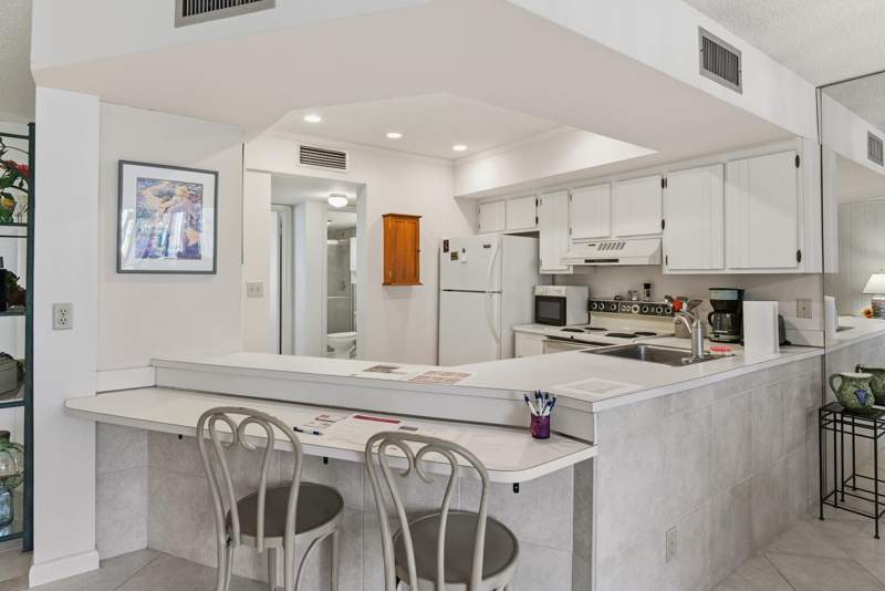 2 bedroom Condominium at 1605 S Us Highway 1 #V6-106, Jupiter Ocean And Racquet Club Tennis Villa 1,2,3,, Jupiter — photo 5