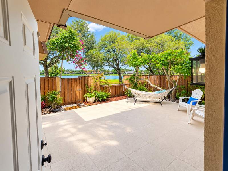 2 bedroom Townhouse at 5133 51st Way, Village Of Sandalwood Lakes South, West Palm Beach — photo 2
