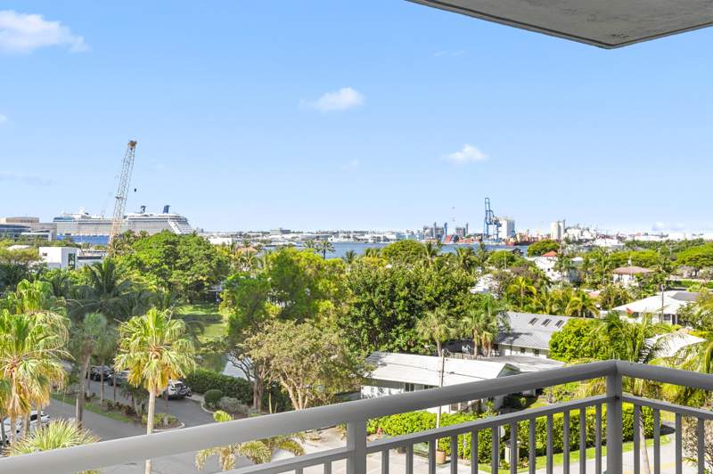 3 bedroom Stock Cooperative at 1920 S Ocean Drive #611, Atlantic Towers Co-Op, Fort Lauderdale — photo 4