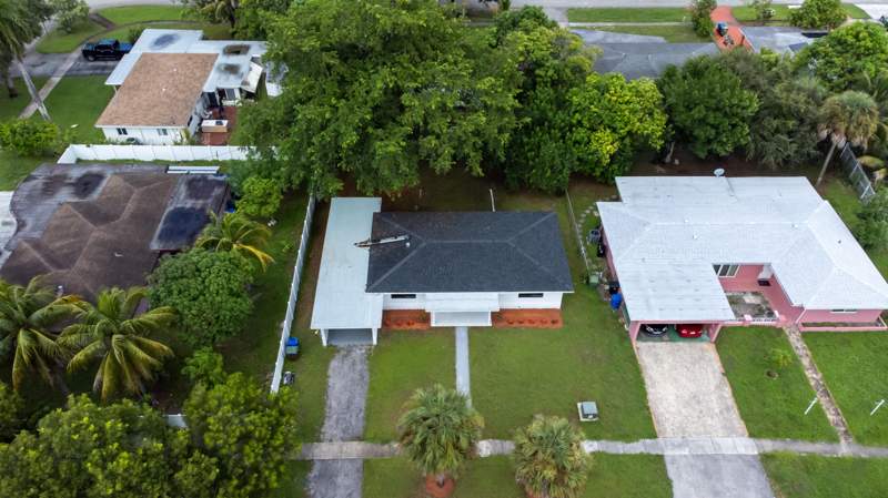 3 bedroom Single Family Residence at 810 Wyoming Avenue, Melrose Park Sec 7, Fort Lauderdale — photo 3