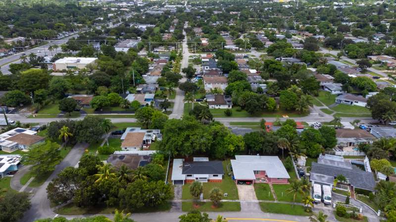 3 bedroom Single Family Residence at 810 Wyoming Avenue, Melrose Park Sec 7, Fort Lauderdale — photo 5