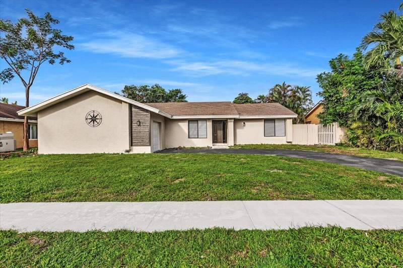 3 bedroom Single Family Residence at 837 SW 56th Avenue, Heritage Pines, Margate — photo 2