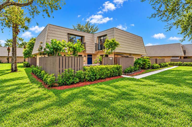 2 bedroom Townhouse at 5133 51st Way, Village Of Sandalwood Lakes South, West Palm Beach — photo 3