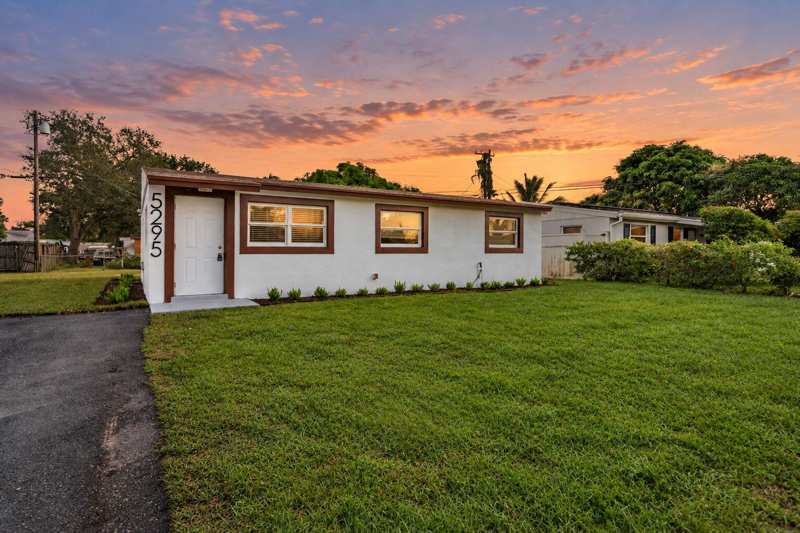 3 bedroom Single Family Residence at 5295 Helene Place, Gramercy Park Unit 1, West Palm Beach — photo 1