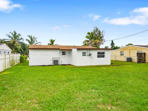 5295 Helene Place, West Palm Beach FL - photo 23 of 25