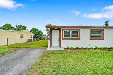 5295 Helene Place, West Palm Beach FL - photo 20 of 25