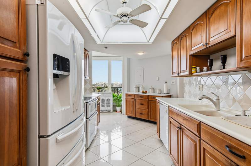 3 bedroom Condominium at 2400 S Ocean Drive #8102, Seascape II Condominium, Fort Pierce — photo 4