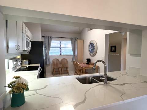 6944 Briarlake Circle #201, Palm Beach Gardens FL - photo 9 of 42