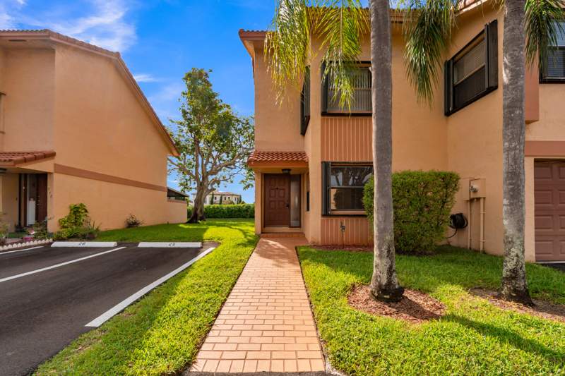 3 bedroom Townhouse at 942 SW 113th Terrace, Pembroke Lakes South, Pembroke Pines — photo 4