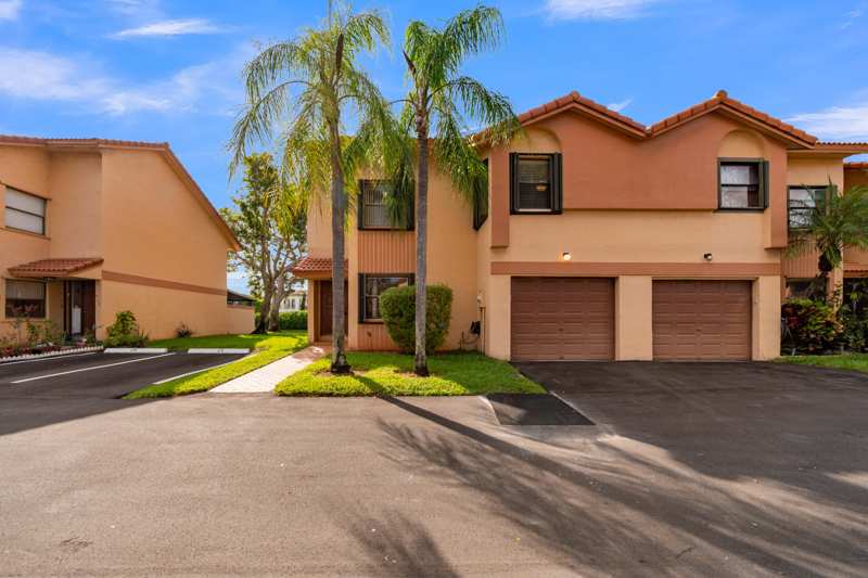 3 bedroom Townhouse at 942 SW 113th Terrace, Pembroke Lakes South, Pembroke Pines — photo 1