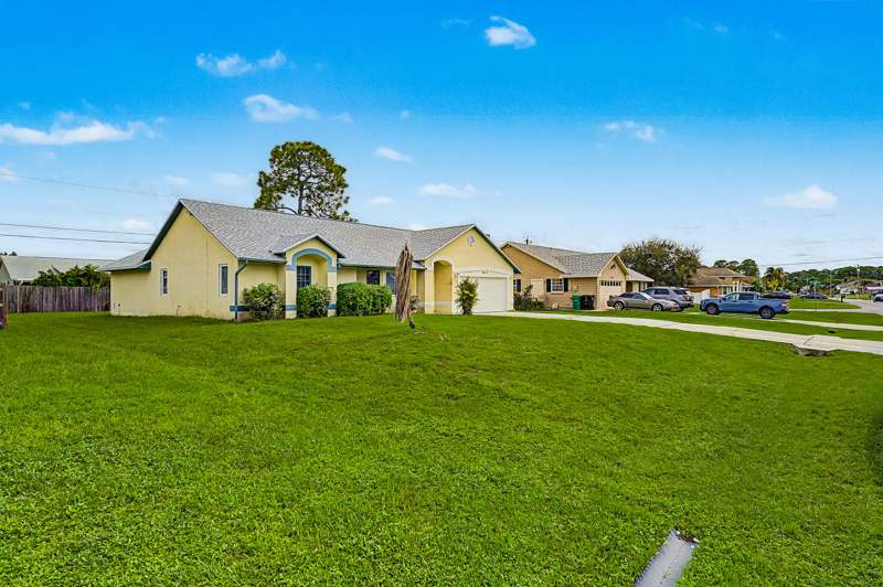 4 bedroom Single Family Residence at 3617 SW Masilunas Street, Port St Lucie Section 19, Port St. Lucie — photo 3