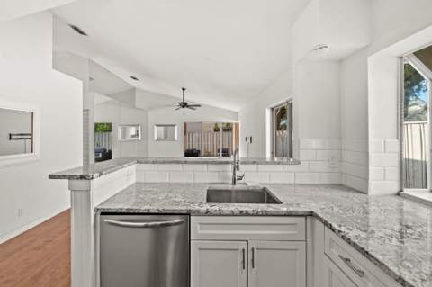 28 Governors Court, Palm Beach Gardens FL - photo 7 of 34