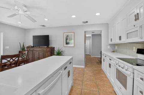 4675 Canal Drive, Lake Worth FL - photo 17 of 48