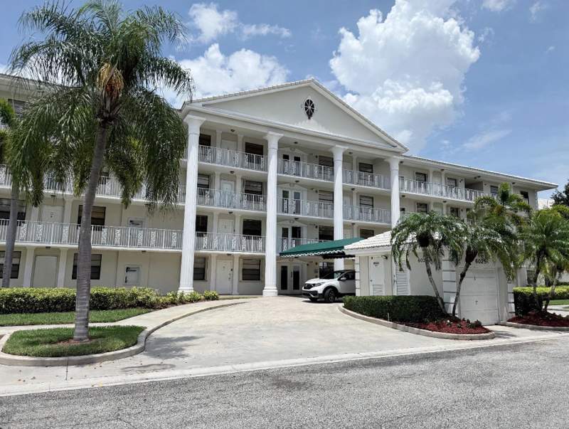 2 bedroom Condominium at 6025 Balboa Circle, Whitehall Condo At Camino Real, Boca Raton — photo 3
