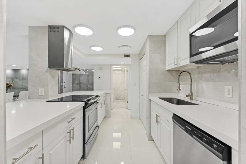 2 bedroom Condominium at 3730 Inverrary Drive #2L, International Village At, Lauderhill — photo 1